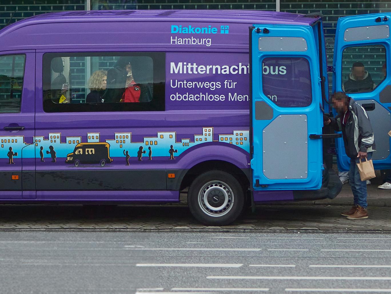 Mitternachtsbus Hamburg - Hilfe für obdachlose Menschen